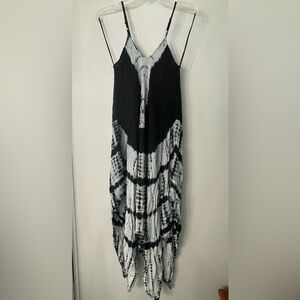 Raviya Black and White Tie-Dye V-Neck coverup dress